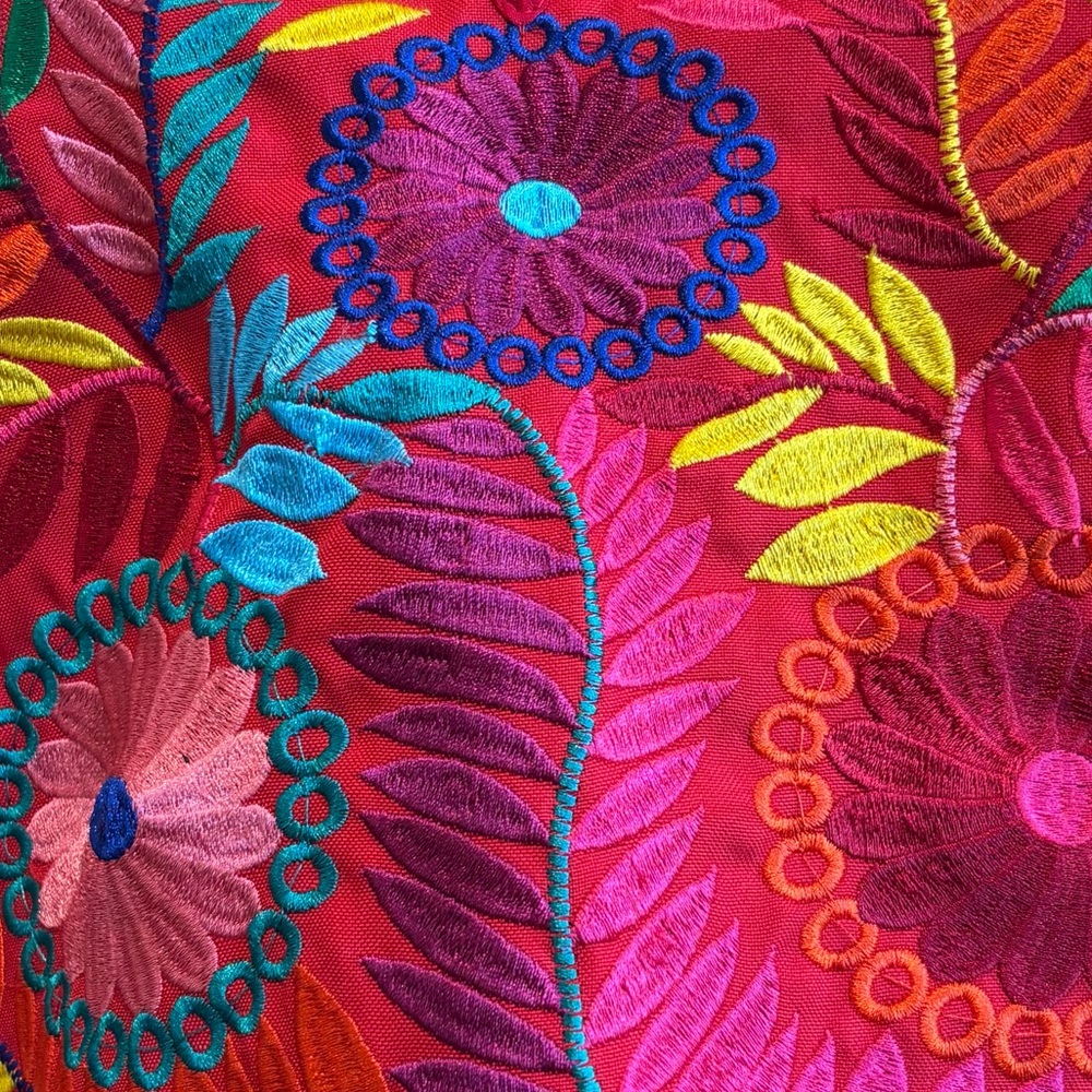 Exquisite Embroidered Dress - Picture 4 of 9